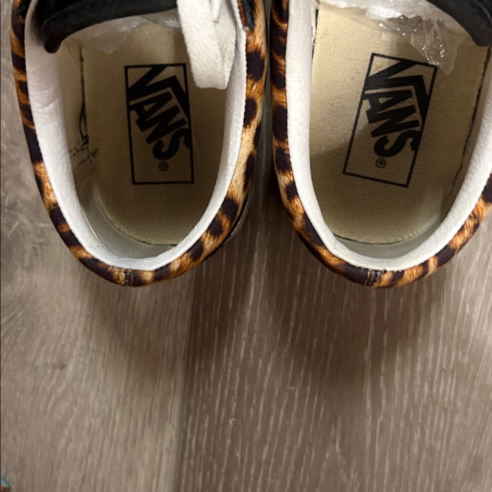Leopard vans - Picture 3 of 4